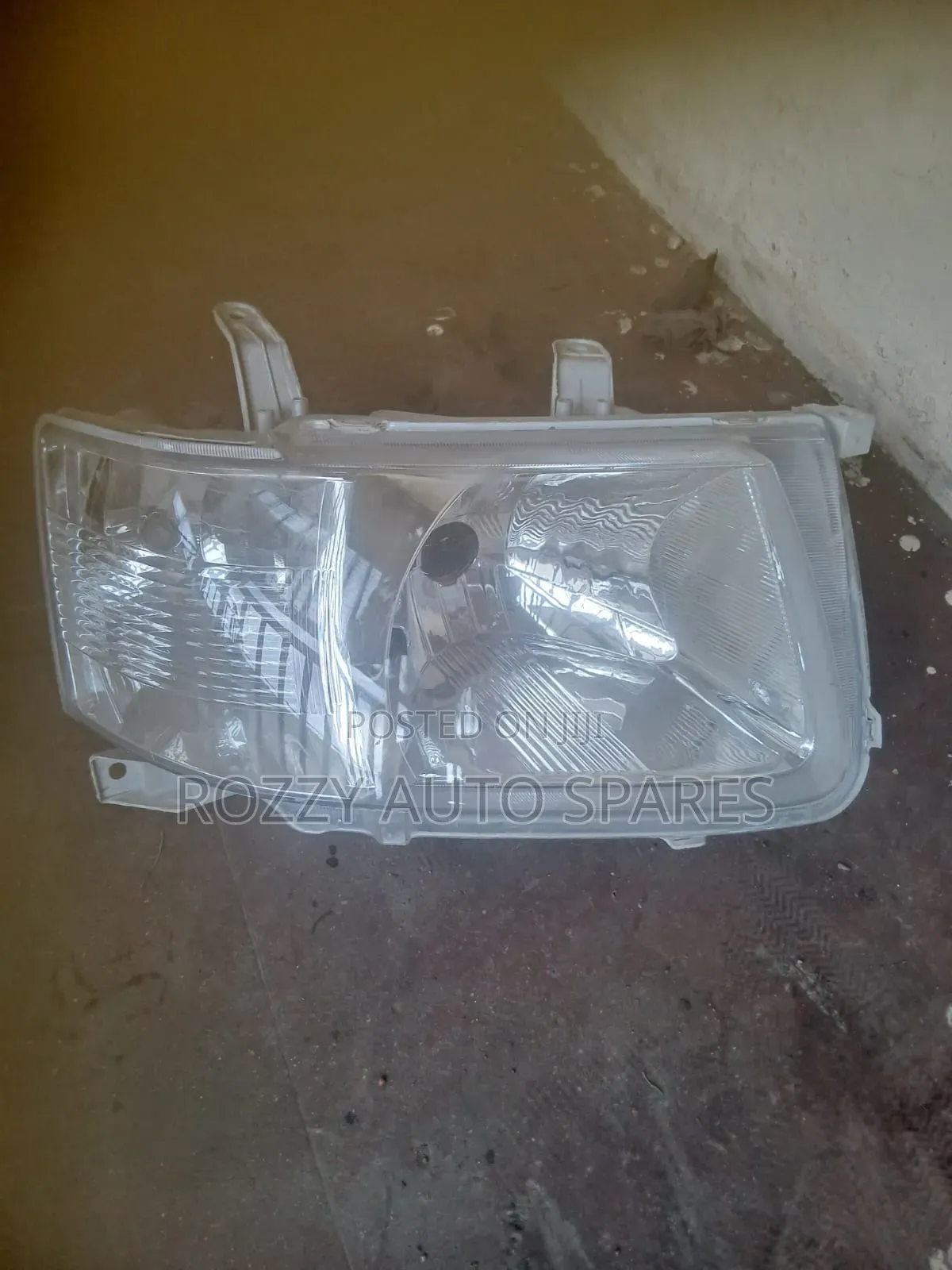Succeed Old Headlight