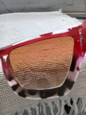 Classy Oversized Cat-Eye Sunglasses for Women – Red & Tortoiseshell
