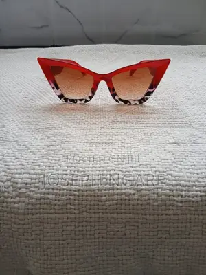 Classy Oversized Cat-Eye Sunglasses for Women – Red & Tortoiseshell
