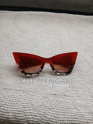 Classy Oversized Cat-Eye Sunglasses for Women – Red & Tortoiseshell
