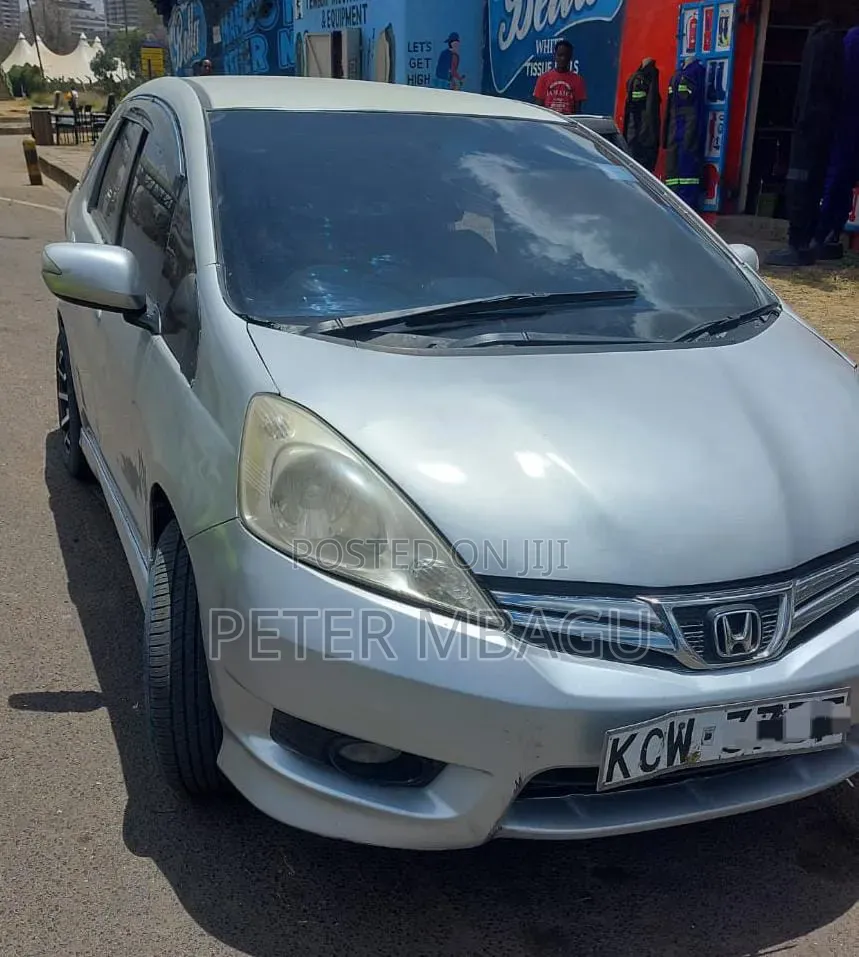 Honda Fit Shuttle 1.3 Hybrid 2WD 2013 Silver