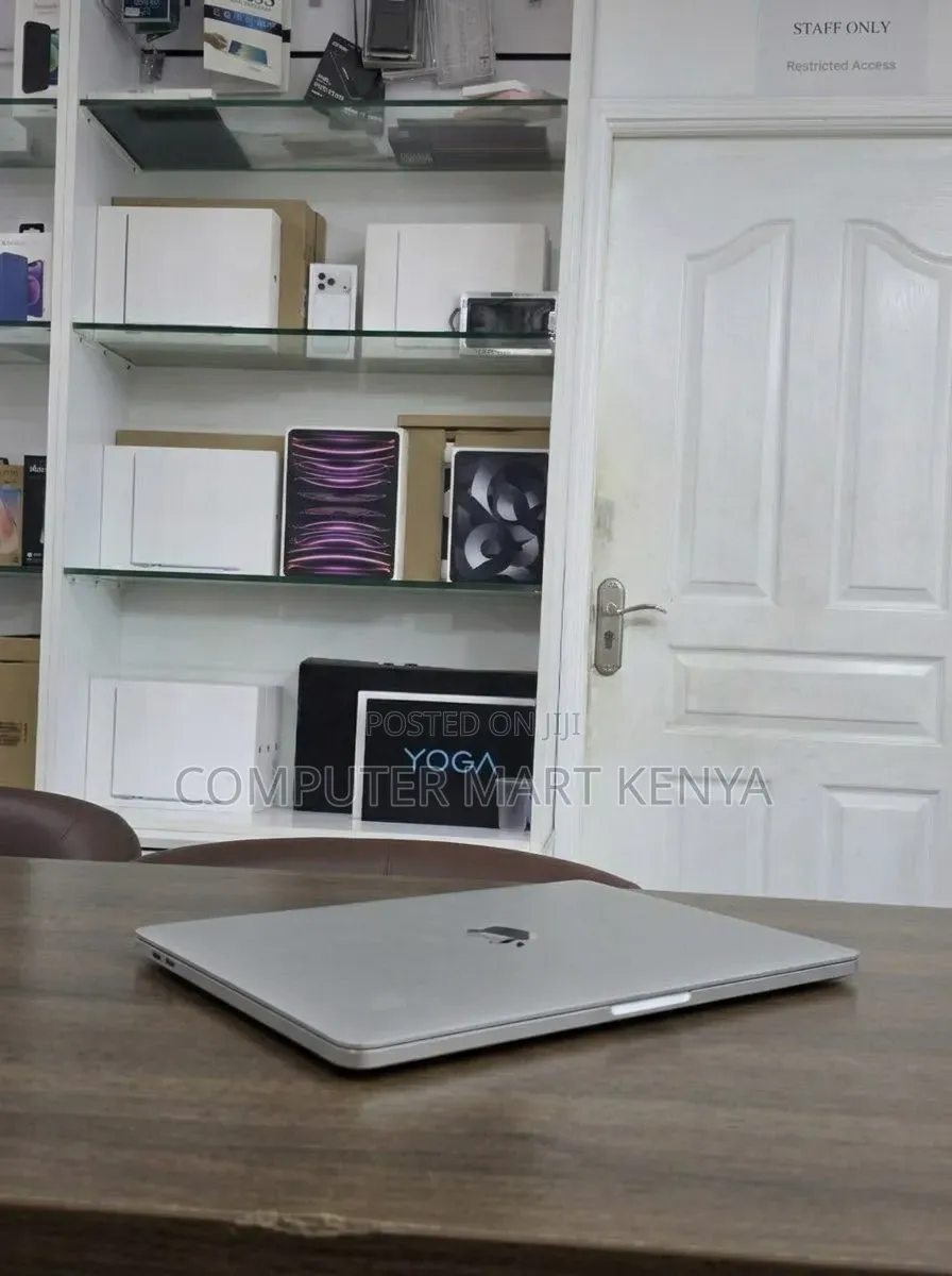 New Laptop Apple MacBook Pro 2020 16GB Apple M1 SSD 512GB