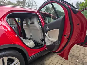 Mercedes-Benz GLA-Class 2016 Red