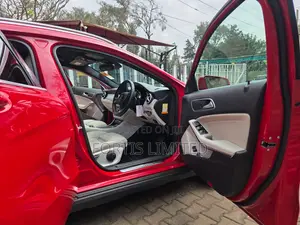Mercedes-Benz GLA-Class 2016 Red