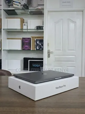 New Laptop Apple MacBook Pro 2019 16GB Intel Core i7 SSD 256GB