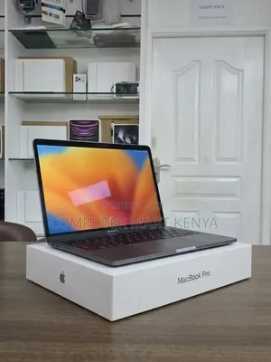 New Laptop Apple MacBook Pro 2019 16GB Intel Core i7 SSD 256GB