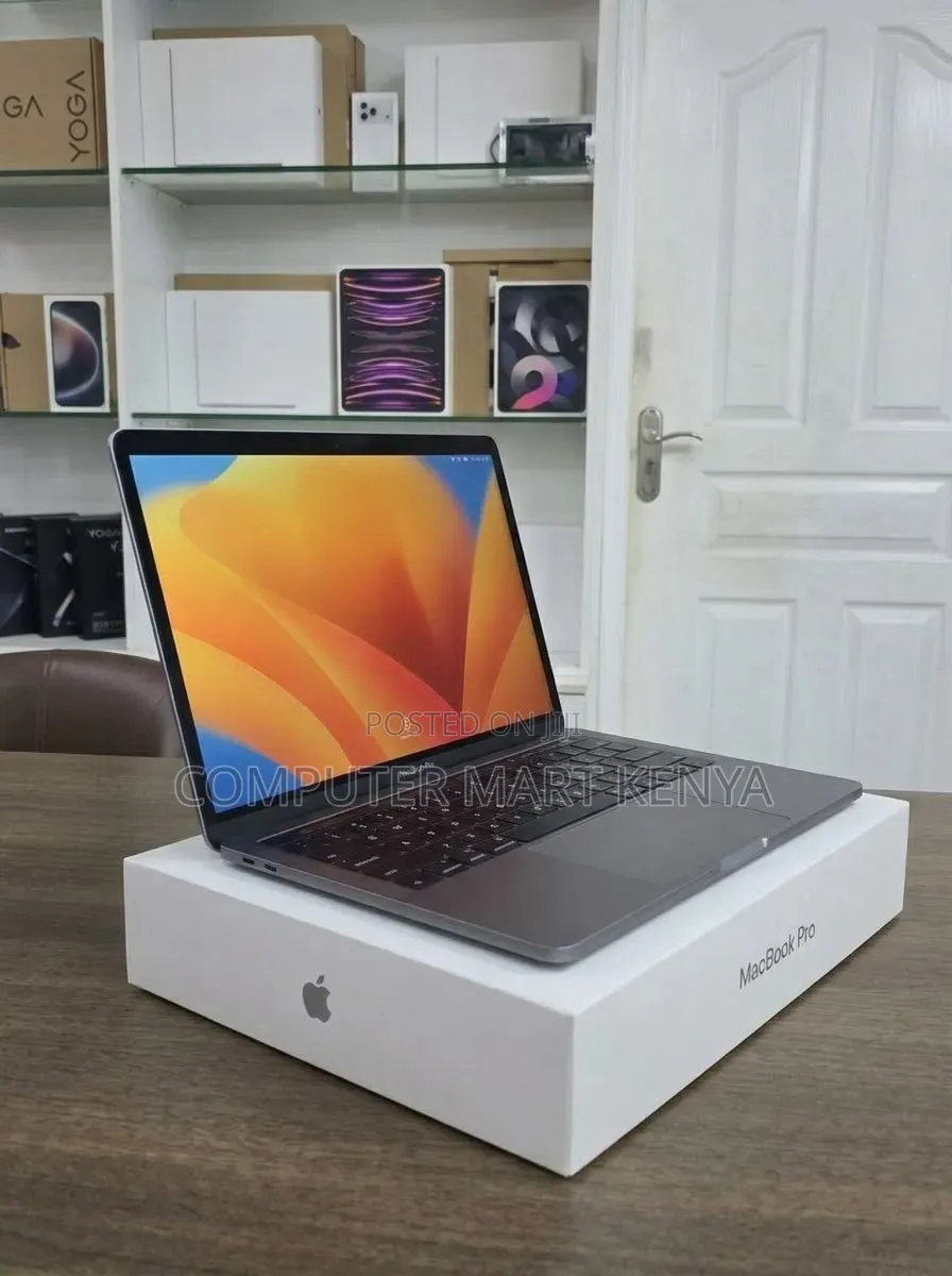 New Laptop Apple MacBook Pro 2019 16GB Intel Core i7 SSD 256GB