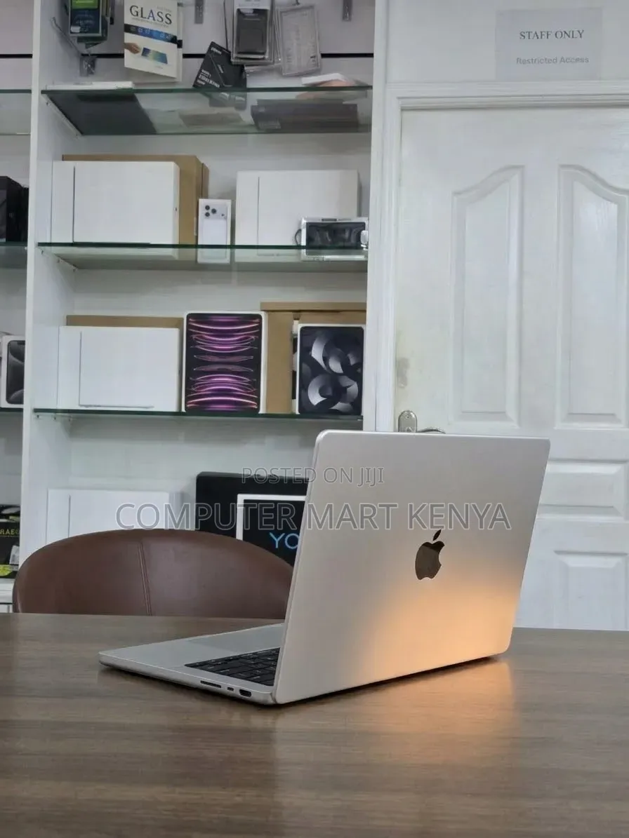 New Laptop Apple MacBook Pro 2019 16GB Intel Core i7 SSD 512GB
