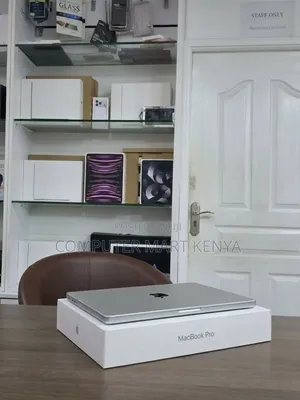 New Laptop Apple MacBook Pro 2019 16GB Intel Core i7 SSD 512GB