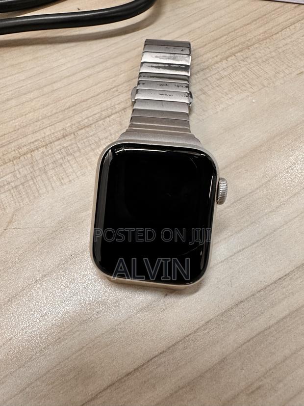 Apple Watch SE - main view