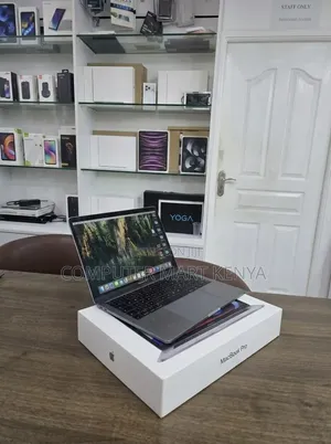 New Laptop Apple MacBook Pro 2017 16GB Intel Core i7 SSD 256GB
