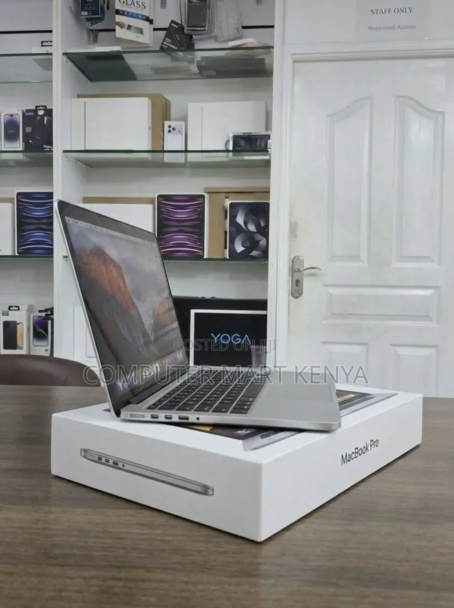 New Laptop Apple MacBook Pro 2017 16GB Intel Core i7 SSD 256GB