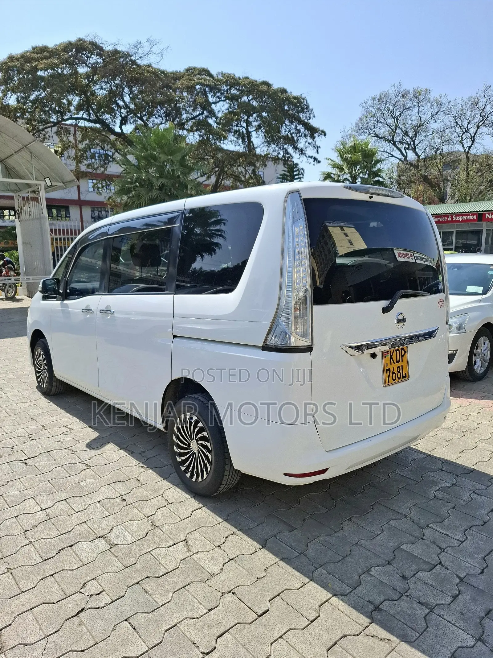 Nissan Serena 2016 White