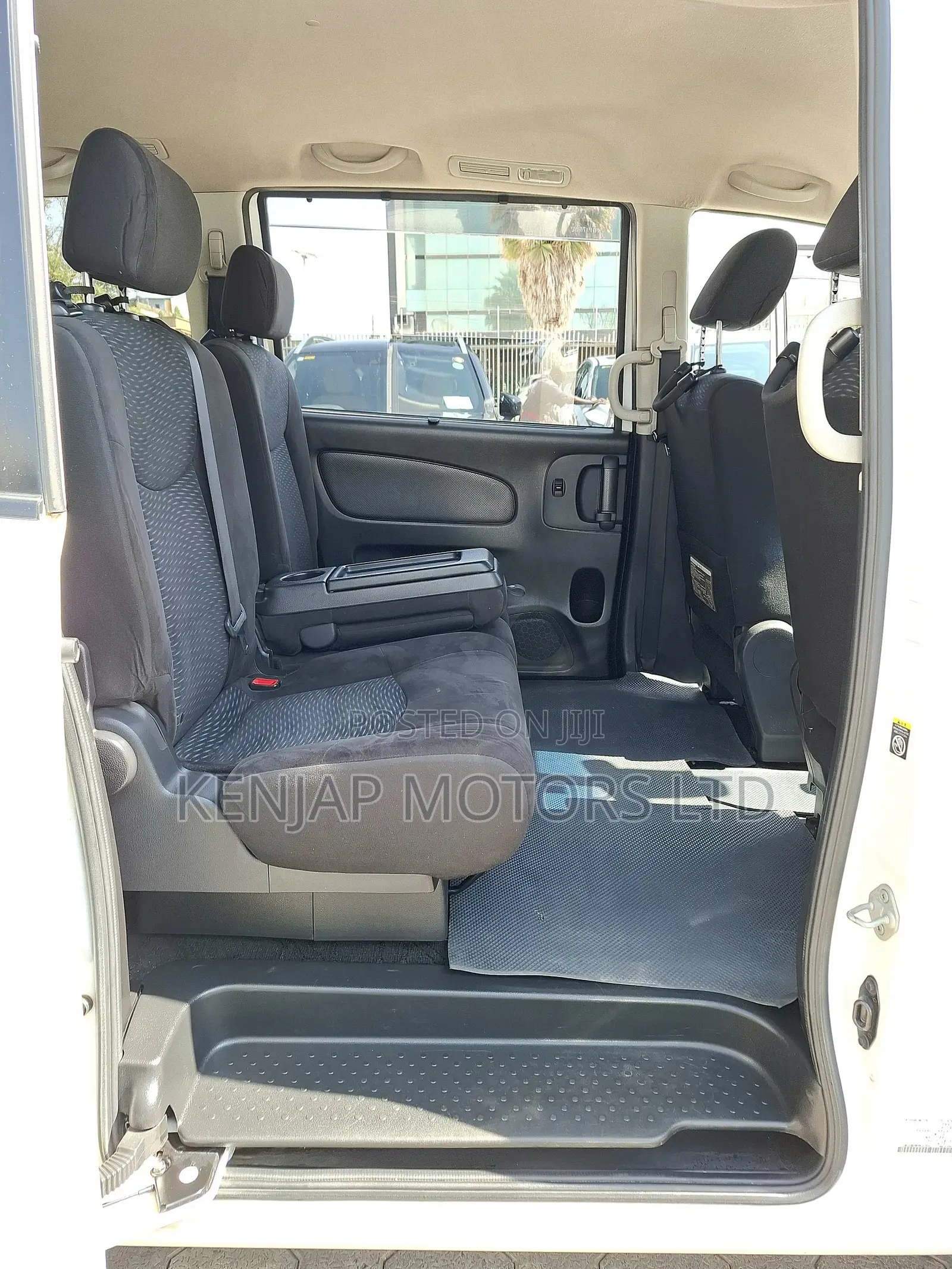 Nissan Serena 2016 White