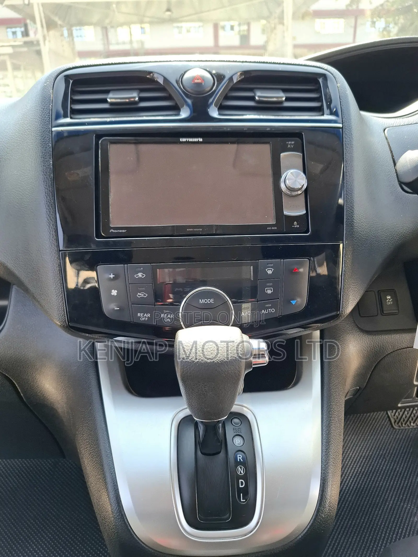Nissan Serena 2016 White