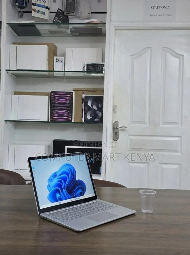 New Laptop Microsoft Surface 8GB Intel Core i5 SSD 256GB - thumbnail 3