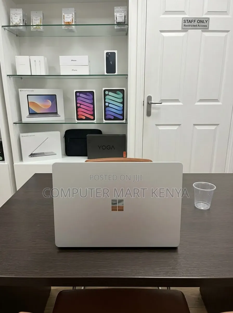 New Laptop Microsoft Surface 8GB Intel Core i5 SSD 256GB