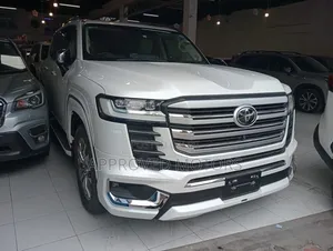 Toyota Land Cruiser 2023 White