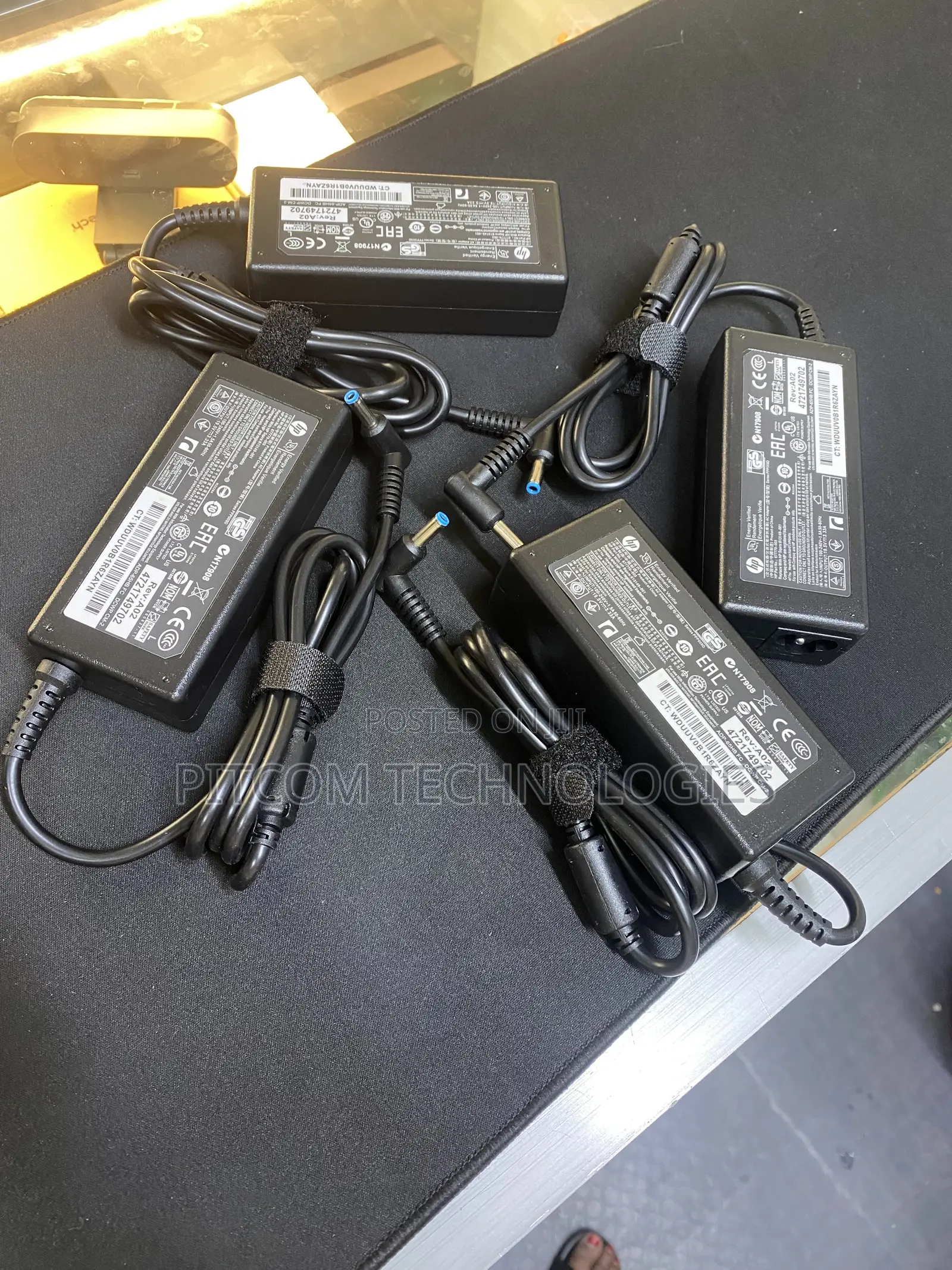 HP Bluepin 65W Adapter