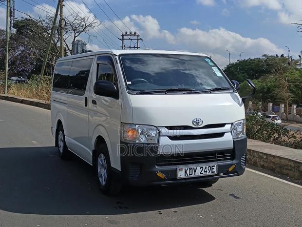 Toyota HiAce 2019 White