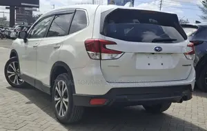 Subaru Forester Premium AWD 2019 White