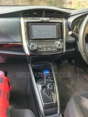Toyota Corolla Fielder 2019 Silver