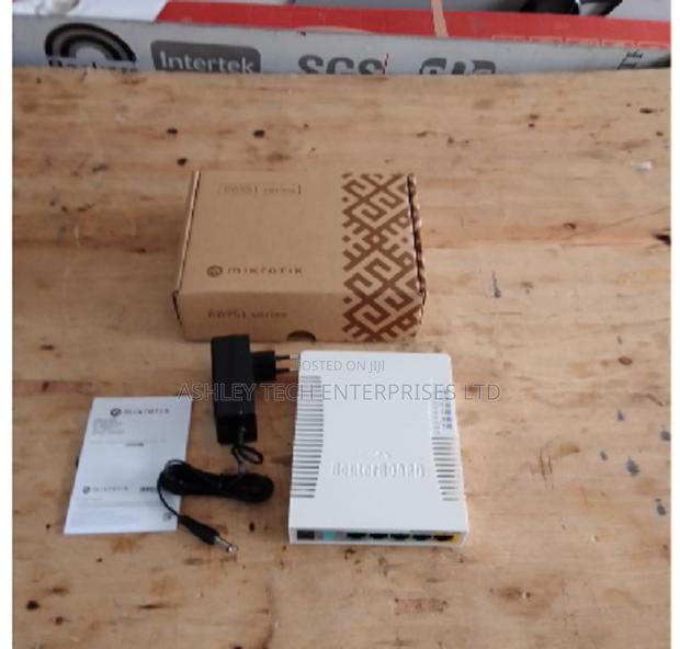 MikroTik RB951Ui-2HnD Advanced Wireless Router - main view