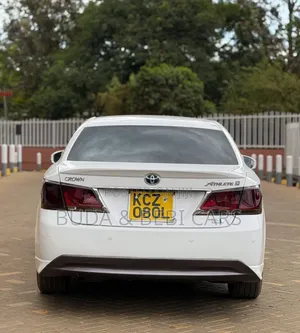 Toyota Crown 2013 Off white