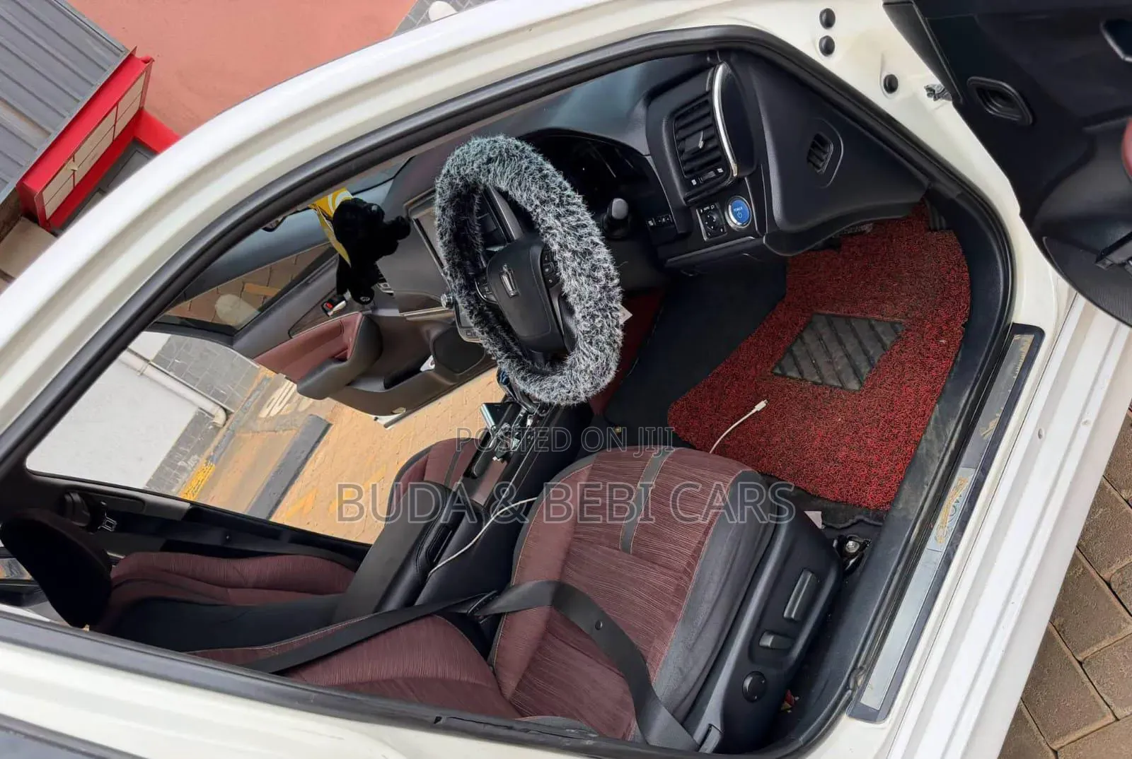 Toyota Crown 2013 Off white