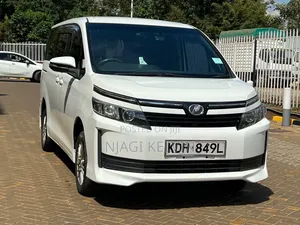 Toyota Voxy 2016 White