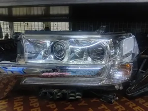 V8 200 Series Headlight