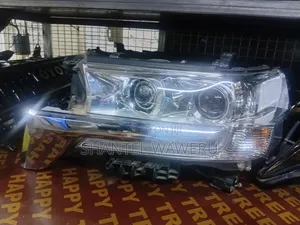 V8 200 Series Headlight