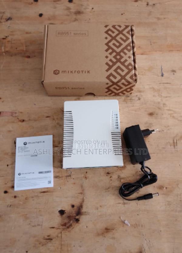 MikroTik RB951Ui-2HnD Fast and Stable Network Router - main view