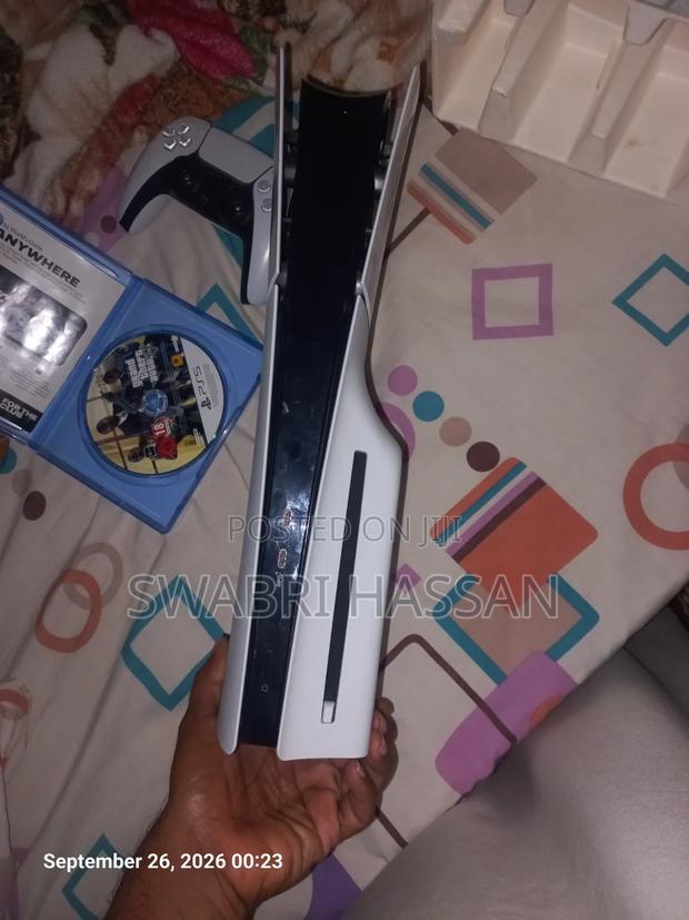 Slim Play Station 5 - thumbnail 3