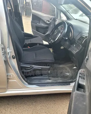 Toyota Ractis 2012 Silver