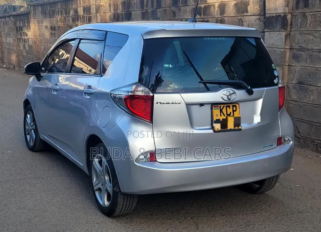 Toyota Ractis 2012 Silver