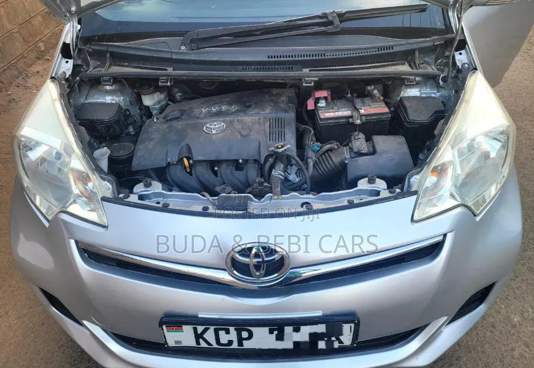 Toyota Ractis 2012 Silver