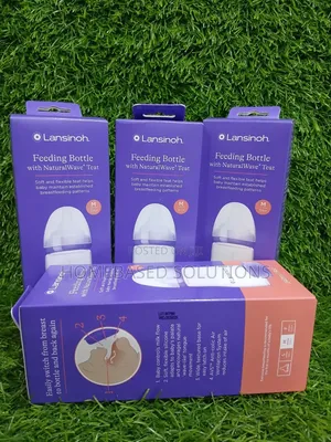 Lansinoh Feeding Bottle(240ml)with Natural Wave Teat.