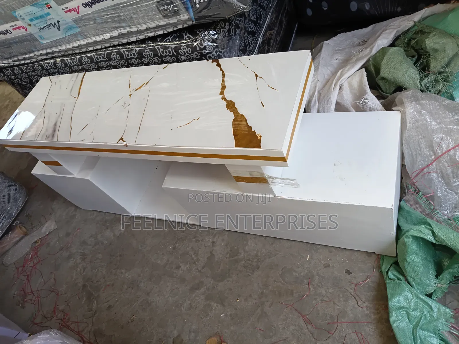 TV Stand Instabull
