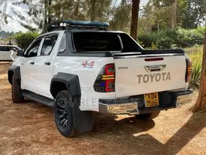 Toyota Hilux 2017 White