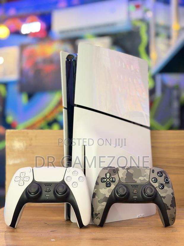 Ex Uk PlayStation 5 Slim 1tb Disc Version + 2 Original Controllers