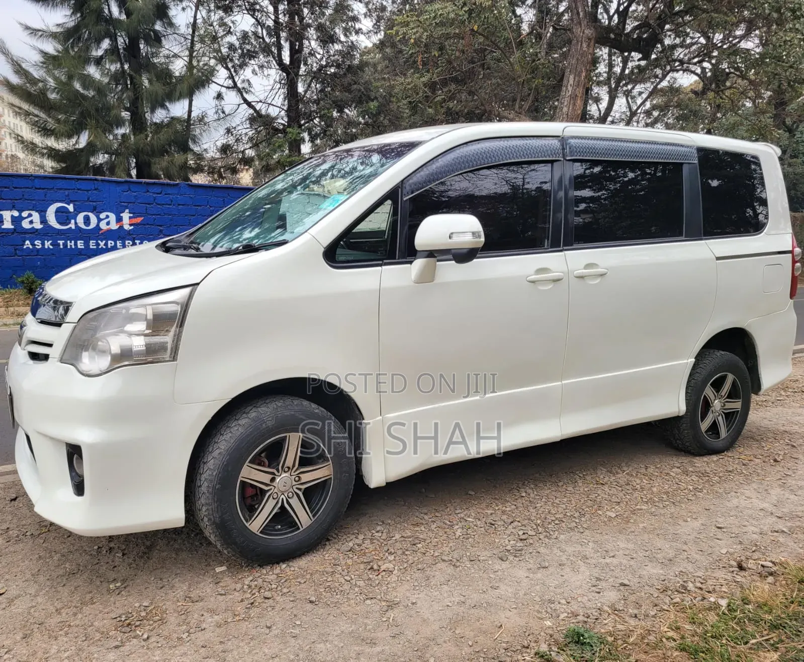 Toyota Noah 2012 White