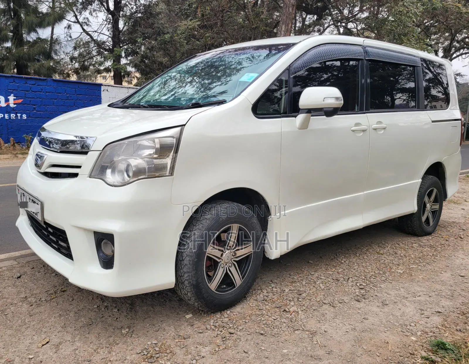 Toyota Noah 2012 White