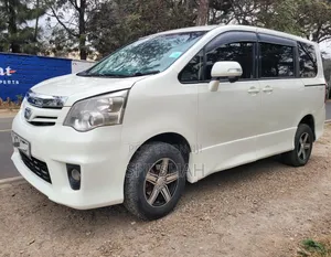 Toyota Noah 2012 White