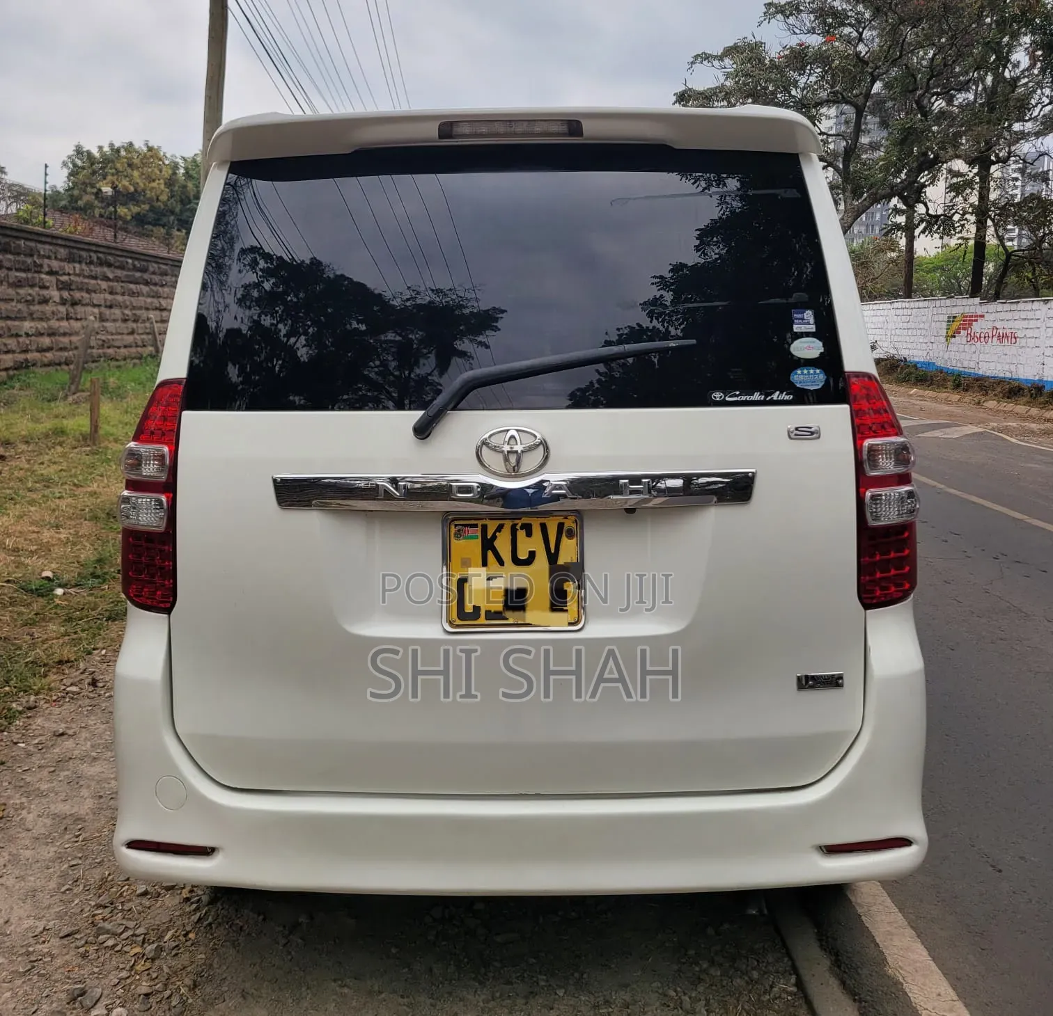 Toyota Noah 2012 White