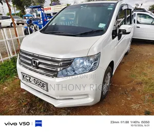 Honda Stepwgn 2013 White