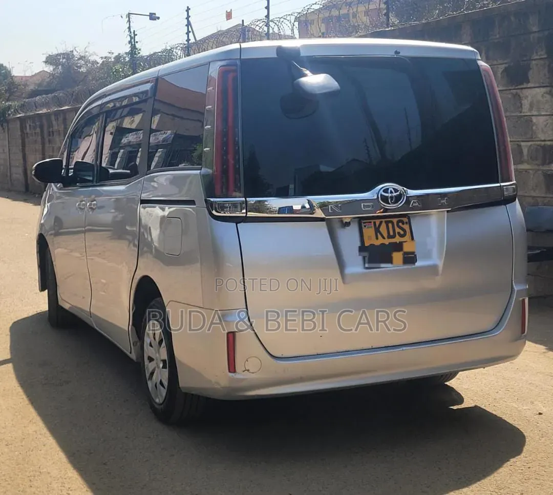 Toyota Noah 2018 Beige