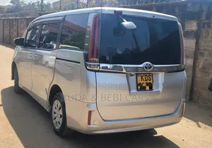 Toyota Noah 2018 Beige