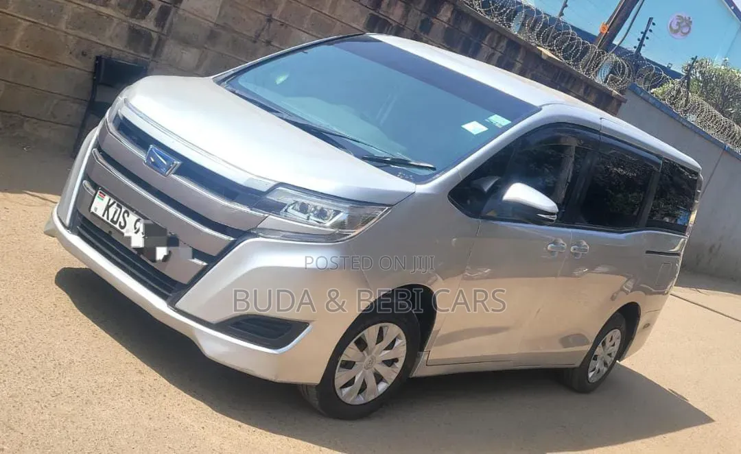 Toyota Noah 2018 Beige