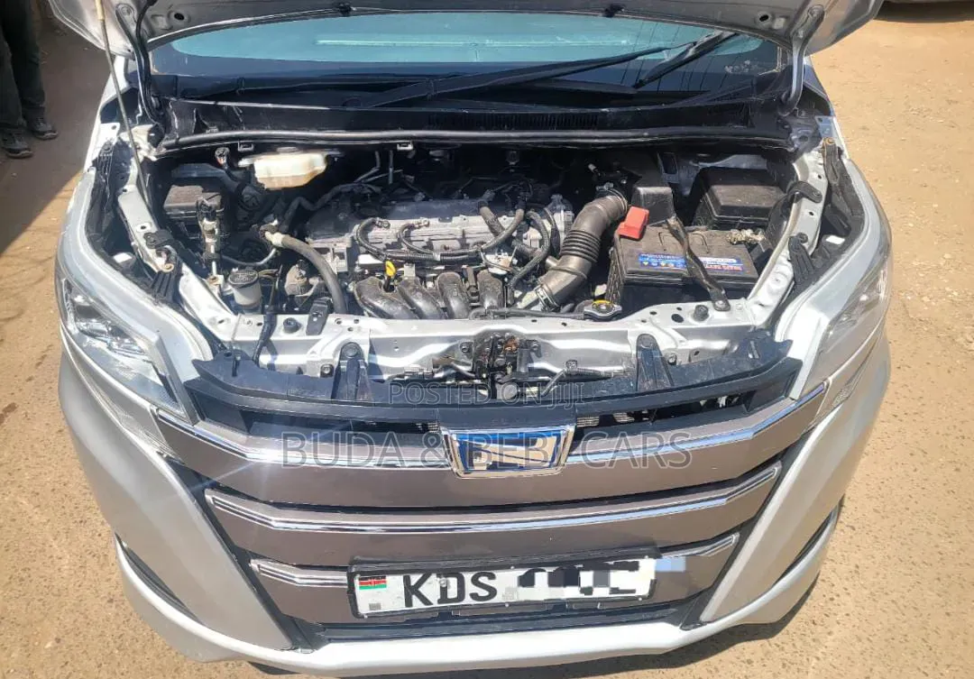Toyota Noah 2018 Beige